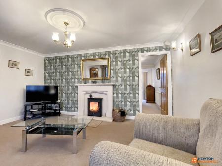 4 bedroom Detached house for sale in Oakham Drive, Coalville, LE67