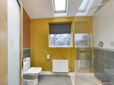 4 bedroom Detached house for sale in Oakham Drive, Coalville, LE67