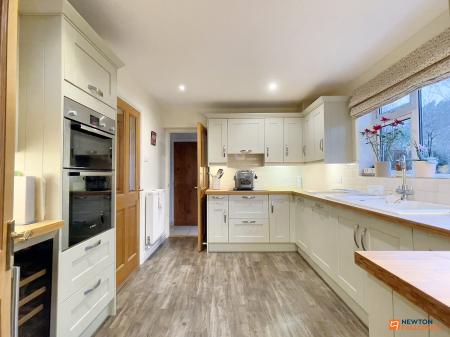 4 bedroom Detached house for sale in Oakham Drive, Coalville, LE67