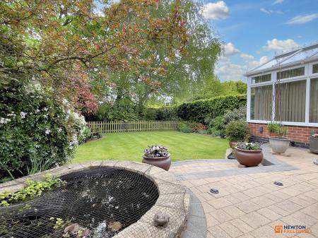 4 bedroom Detached house for sale in Oakham Drive, Coalville, LE67