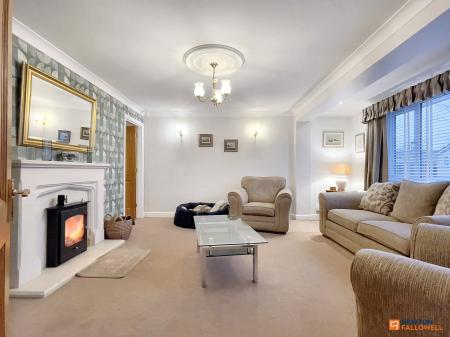 4 bedroom Detached house for sale in Oakham Drive, Coalville, LE67