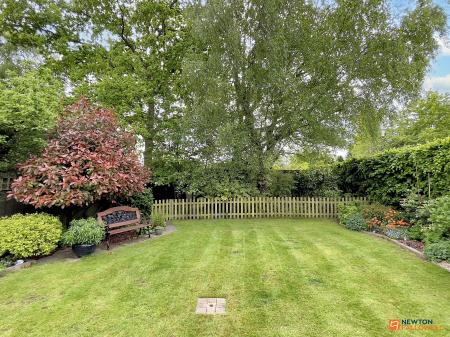 4 bedroom Detached house for sale in Oakham Drive, Coalville, LE67