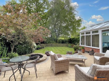 4 bedroom Detached house for sale in Oakham Drive, Coalville, LE67