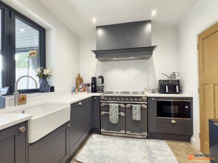 5 bedroom Detached house for sale in Station Hill, Swannington, LE67