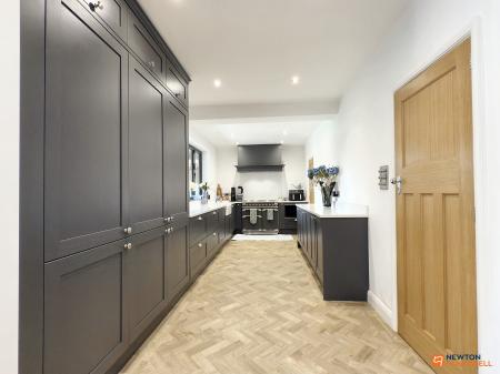 5 bedroom Detached house for sale in Station Hill, Swannington, LE67