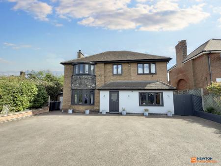 5 bedroom Detached house for sale in Station Hill, Swannington, LE67