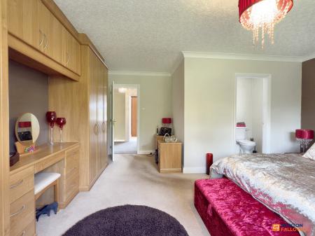 4 bedroom Detached house for sale in Station Road, Ibstock, LE67