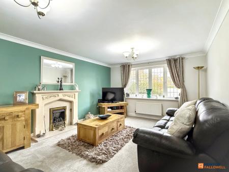 4 bedroom Detached house for sale in Buckingham Road, Coalville, LE67