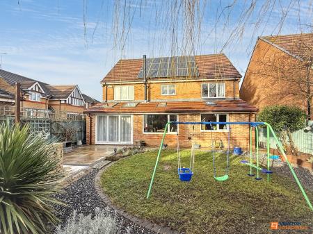 4 bedroom Detached house for sale in Buckingham Road, Coalville, LE67