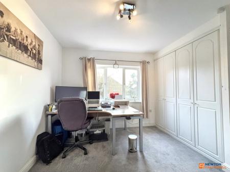 4 bedroom Detached house for sale in Buckingham Road, Coalville, LE67