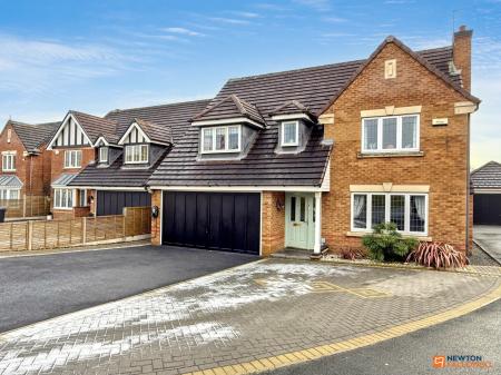 4 bedroom Detached house for sale in Buckingham Road, Coalville, LE67
