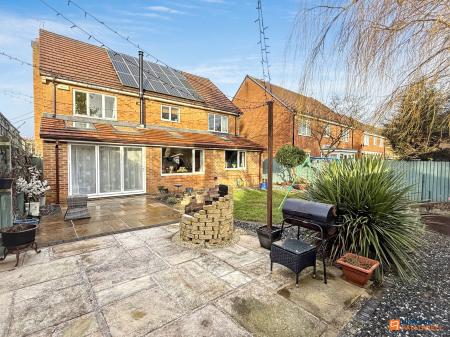 4 bedroom Detached house for sale in Buckingham Road, Coalville, LE67