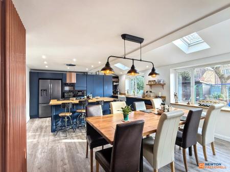 4 bedroom Detached house for sale in Buckingham Road, Coalville, LE67