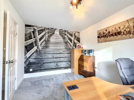 4 bedroom Detached house for sale in Buckingham Road, Coalville, LE67