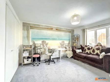 4 bedroom Detached house for sale in Buckingham Road, Coalville, LE67