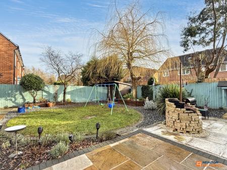 4 bedroom Detached house for sale in Buckingham Road, Coalville, LE67