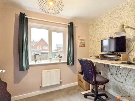 5 bedroom Detached house for sale in Cave Crescent, Coalville, LE67