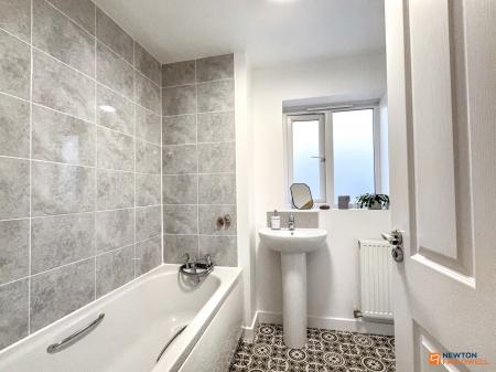 5 bedroom Detached house for sale in Cave Crescent, Coalville, LE67