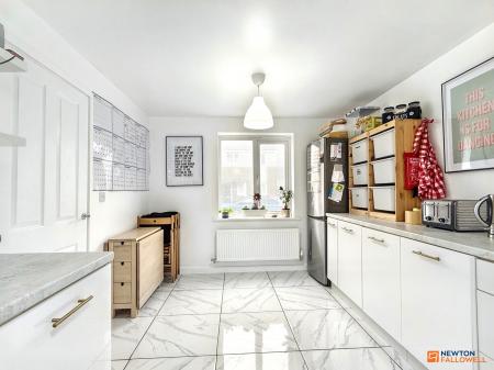 5 bedroom Detached house for sale in Cave Crescent, Coalville, LE67