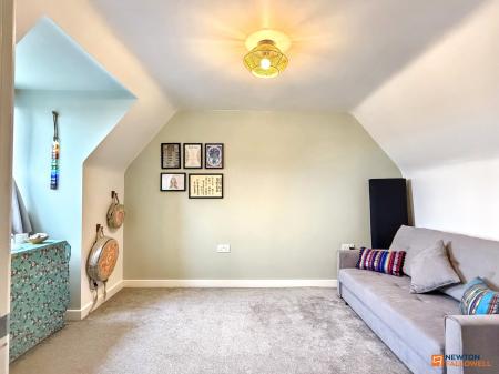 5 bedroom Detached house for sale in Cave Crescent, Coalville, LE67