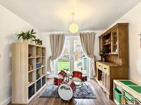 5 bedroom Detached house for sale in Cave Crescent, Coalville, LE67