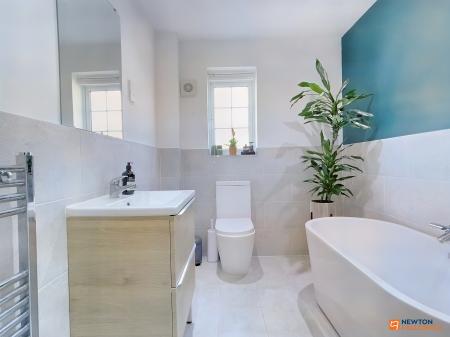 4 bedroom Detached house for sale in Long Lane, Coalville, LE67