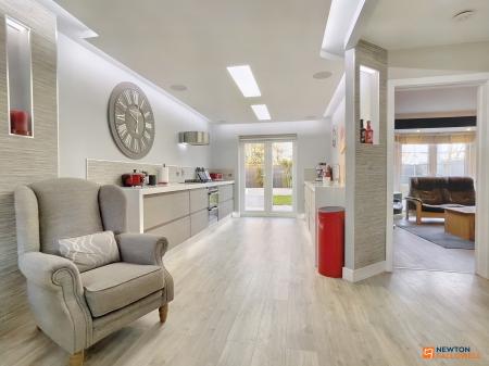 4 bedroom Detached house for sale in Long Lane, Coalville, LE67