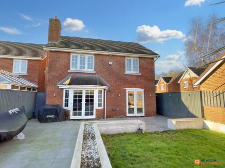 4 bedroom Detached house for sale in Long Lane, Coalville, LE67