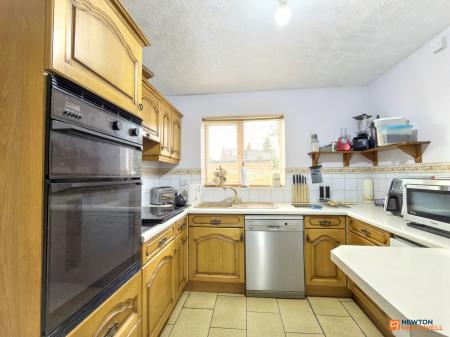 4 bedroom Detached house for sale in Cavendish Crescent, Hugglescote, LE67