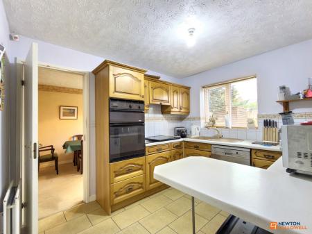 4 bedroom Detached house for sale in Cavendish Crescent, Hugglescote, LE67