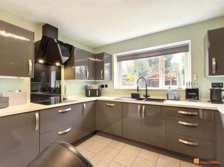 4 bedroom Detached house for sale in Snipe Close, Hugglescote, LE67