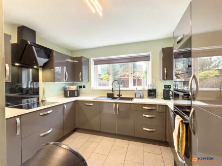 4 bedroom Detached house for sale in Snipe Close, Hugglescote, LE67