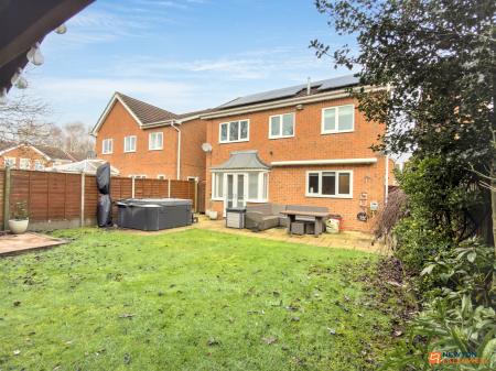 4 bedroom Detached house for sale in Snipe Close, Hugglescote, LE67