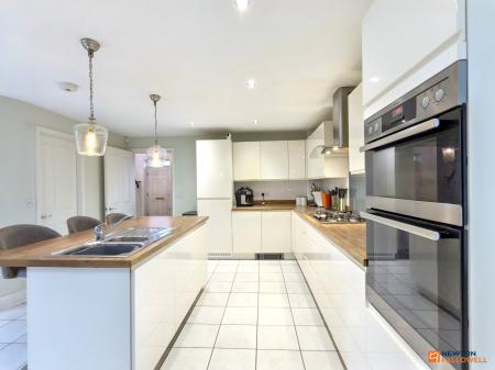 4 bedroom Detached house for sale in Baker Grove, Ibstock, LE67