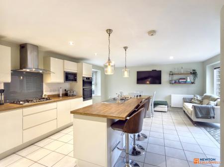 4 bedroom Detached house for sale in Baker Grove, Ibstock, LE67