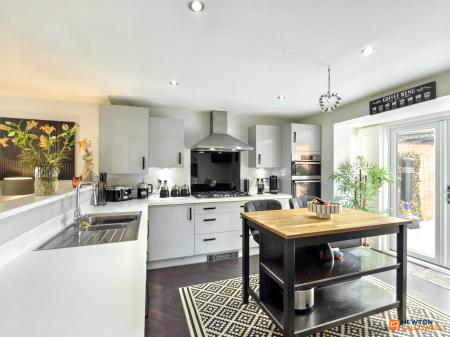 4 bedroom Detached house for sale in Cowslip Lane, Coalville, LE67