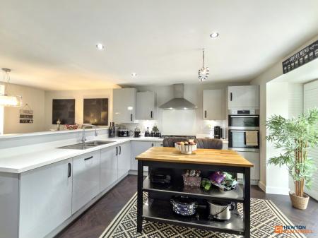 4 bedroom Detached house for sale in Cowslip Lane, Coalville, LE67