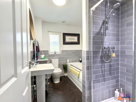 4 bedroom Detached house for sale in Cowslip Lane, Coalville, LE67