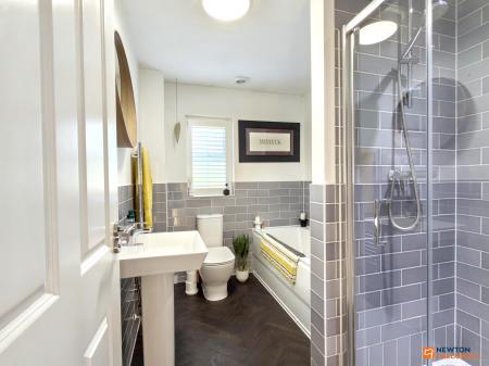 4 bedroom Detached house for sale in Cowslip Lane, Coalville, LE67