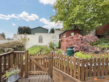 3 bedroom Semi-detached house for sale in Cademan Street, Whitwick, LE67