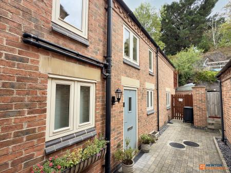 Cademan Street, Whitwick, LE67