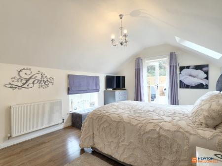 3 bedroom Semi-detached house for sale in Cademan Street, Whitwick, LE67