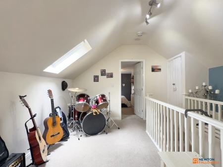 3 bedroom Semi-detached house for sale in Cademan Street, Whitwick, LE67