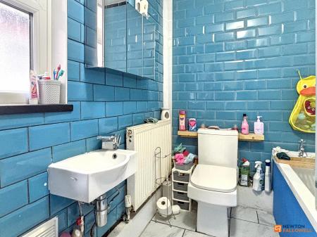 2 bedroom Terraced House for sale in Main Street, Thringstone, LE67