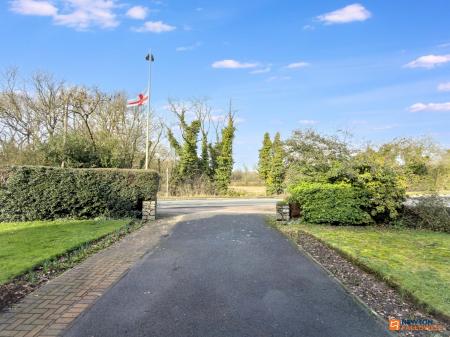 4 bedroom Detached house for sale in Meadow Lane, Coalville, LE67