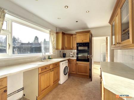 4 bedroom Detached house for sale in Meadow Lane, Coalville, LE67