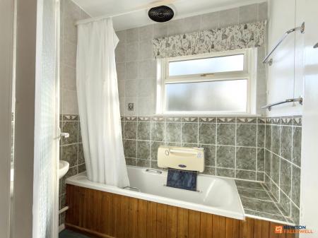 4 bedroom Detached house for sale in Meadow Lane, Coalville, LE67