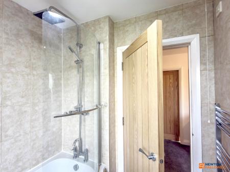 3 bedroom Detached house for sale in Broom Leys Road, Coalville, LE67