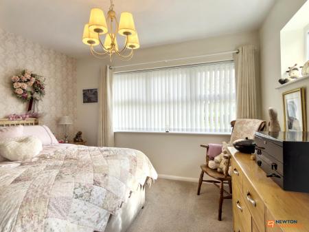 4 bedroom Bungalow for sale in Station Road, Hugglescote, LE67