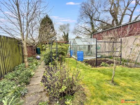 4 bedroom Bungalow for sale in Station Road, Hugglescote, LE67